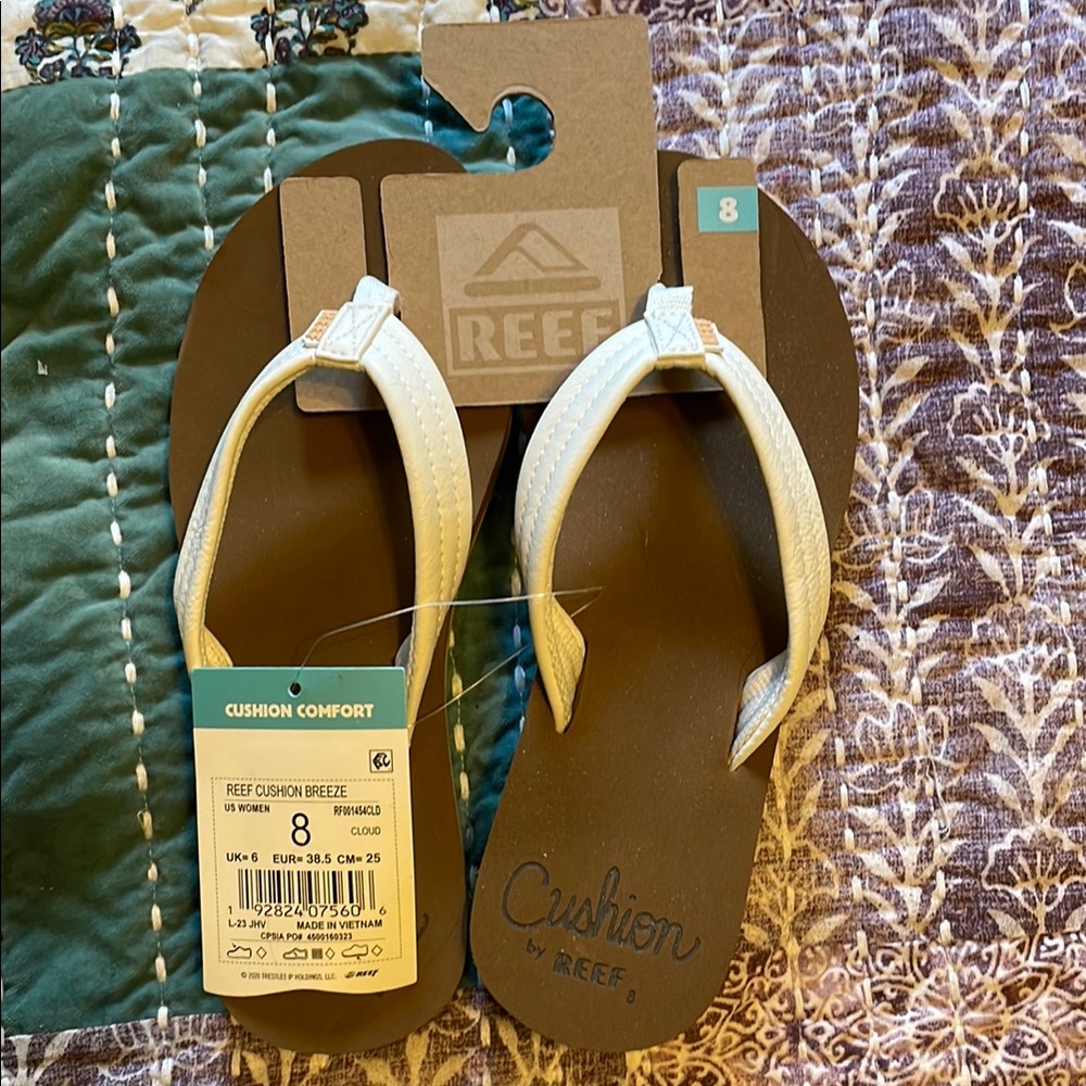 REEF Women's Cushion Breeze Sandals - White